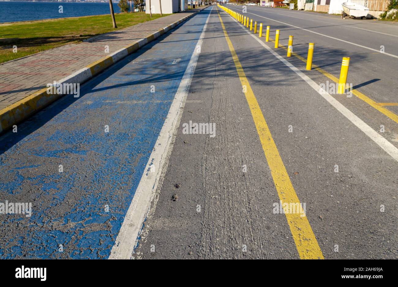 Bicicletta e percorso pedonale strada Foto Stock