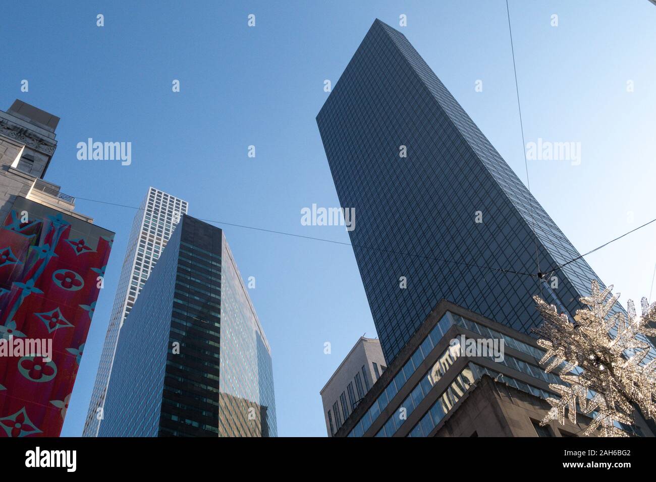 Il gigante di cristallo appeso baccarat cristallo UNICEF Snowflake, stagione di vacanze nella città di New York, Stati Uniti d'America Foto Stock