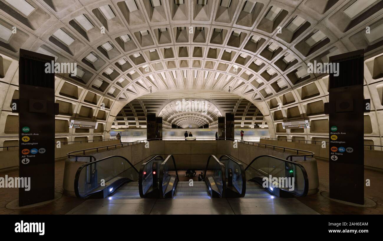 Bellissimo soffitto a volta della metropolitana e la stazione della metropolitana di Washington DC Foto Stock