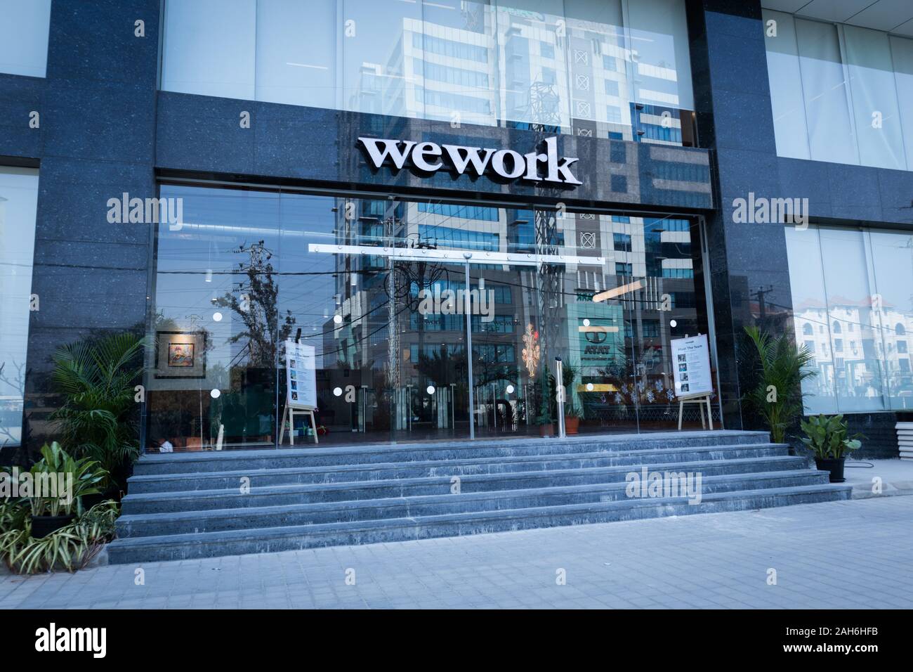 Hyderabad, India. 21 Dicembre,2019.Il nuovo WeWork coworking space edificio a Whitefields Kondapur in Hyderabad, India Foto Stock