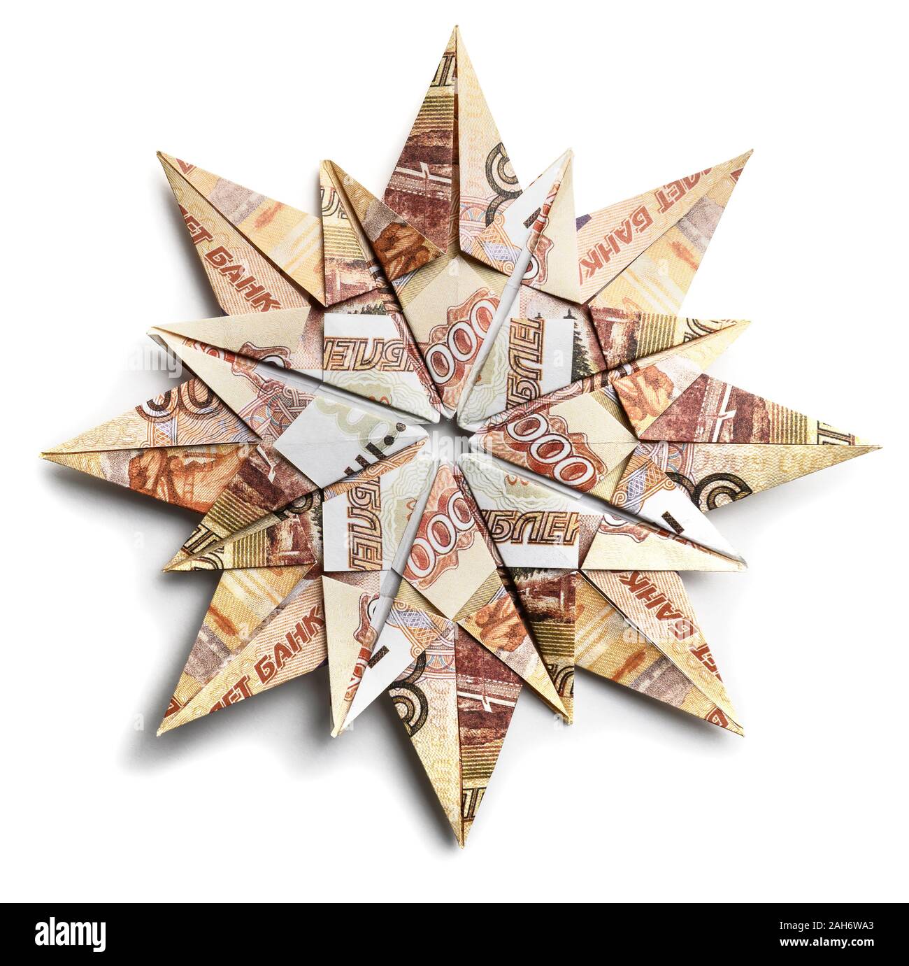 La banconota 5000 rubli sotto forma di fiocchi di neve su sfondo bianco Foto Stock