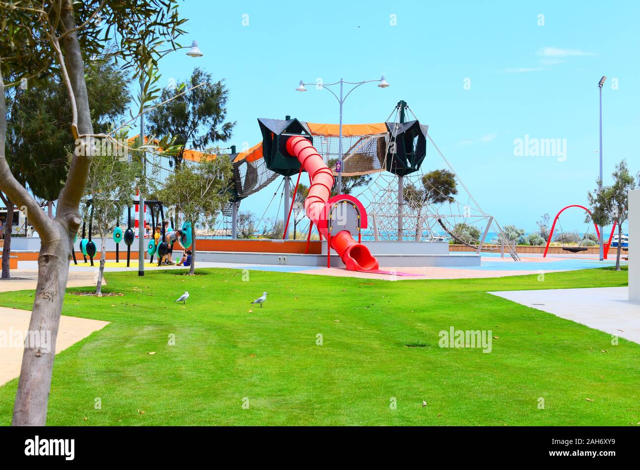 Parco giochi presso la spiaggia Foreshore Geraldton Boxing day Foto Stock
