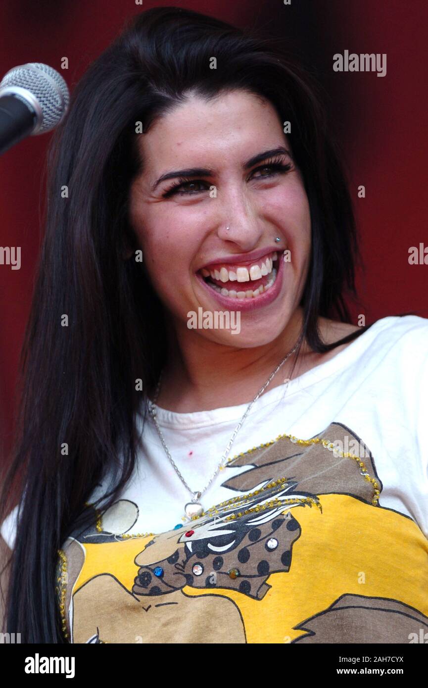 Milano, Italia 30/05/2004 : Amy Winehouse in concerto durante l'evento musicale "Cornetto FreeMusic Festival' Foto Stock