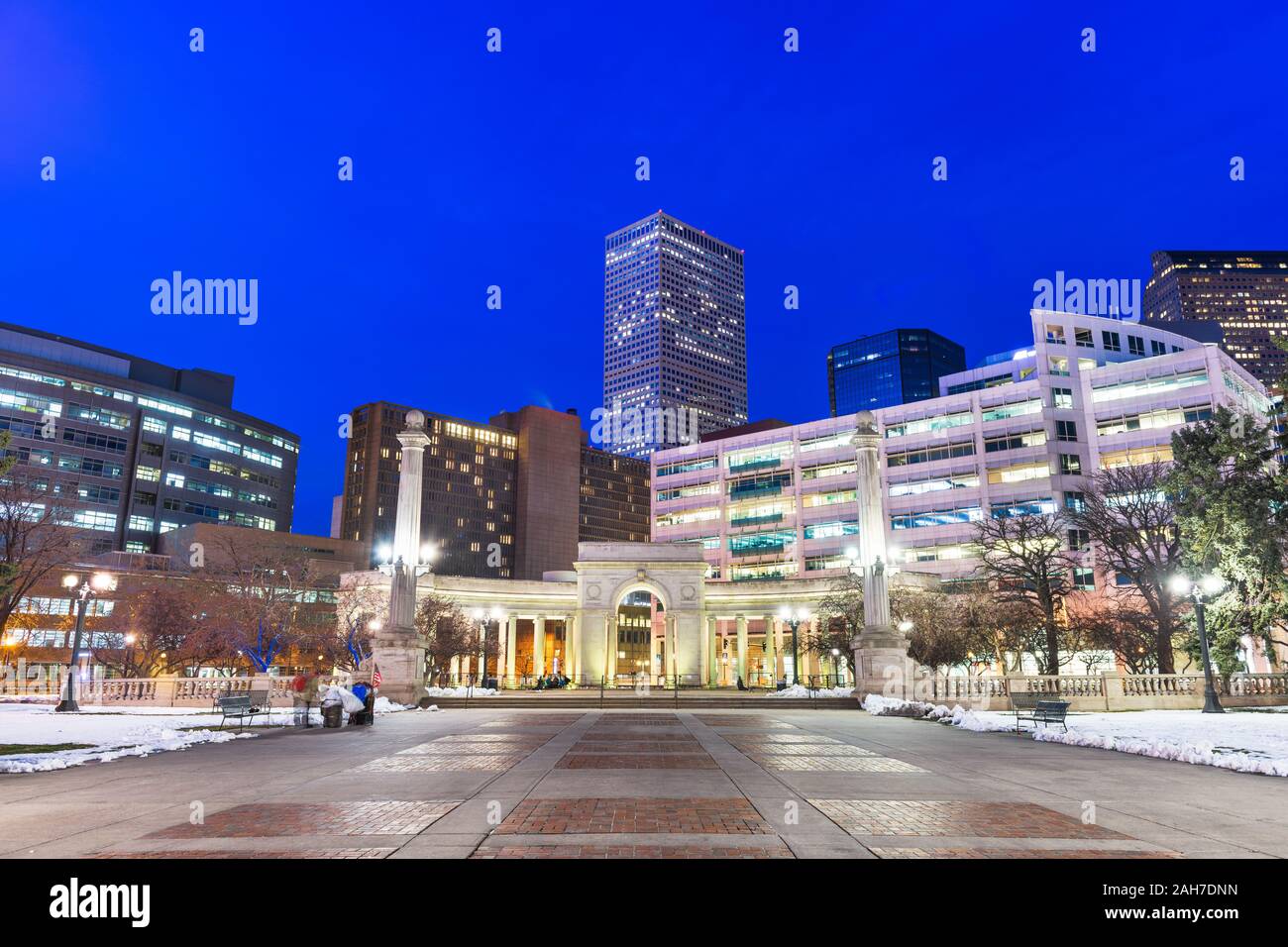 Denver, Colorado, Stati Uniti d'America downtown cityscape nel Civic Center Park al crepuscolo. Foto Stock