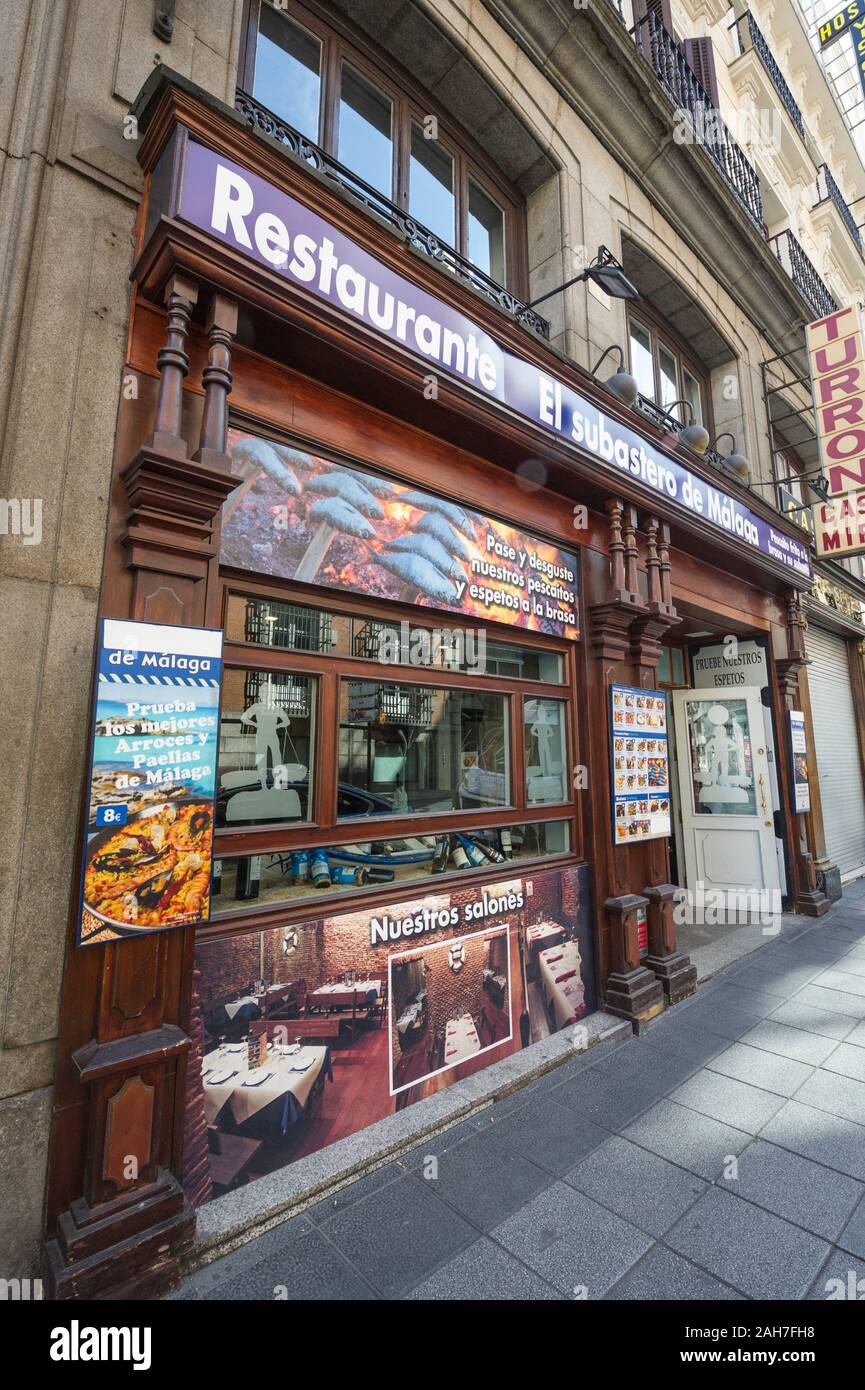 Una tipica facciata di un ristorante di Madrid in Spagna Foto Stock