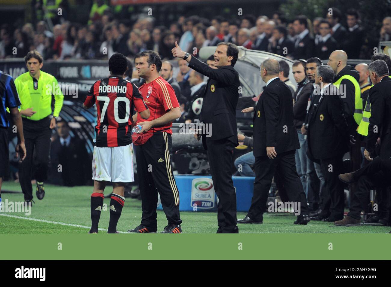 Milano, 02 aprile 2011, 'G.ALLO STADIO MEAZZA SAN SIRO ' Stadium, il campionato di calcio Seria A 2010/2011, AC Milan - FC Inter: il coach di Milano Massimiliano Foto Stock