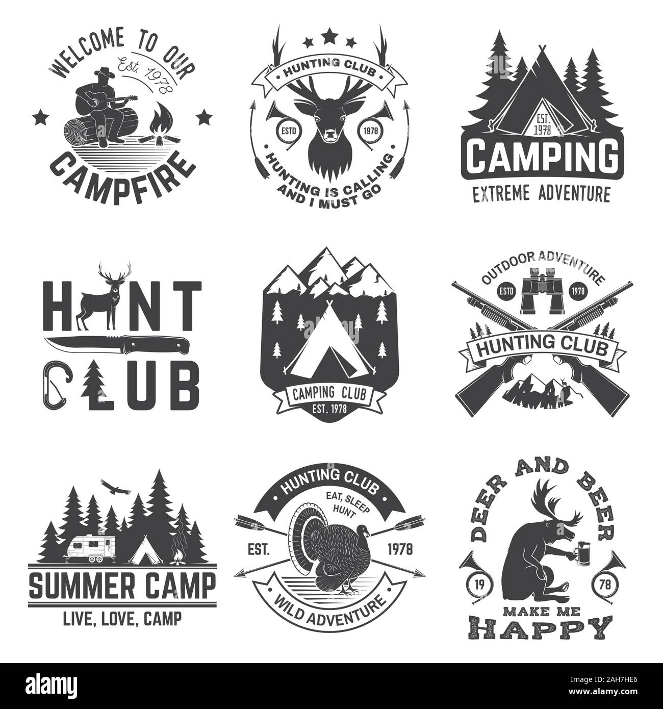 Set di caccia e club di escursionismo club badge. Vettore. Concetto per una camicia o un logo, Stampa, Timbro. Design vintage con rimorchio rv, tenda da campeggio, cinghiali, cervi, orsi e silhouette di foresta Illustrazione Vettoriale