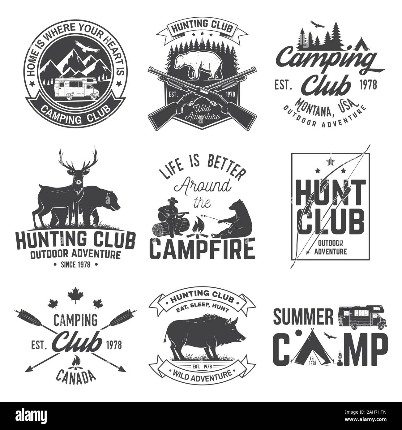 Set di caccia e club di escursionismo club badge. Vettore. Concetto per una camicia o un logo, Stampa, Timbro. Design vintage con rimorchio rv, tenda da campeggio, cinghiali, cervi, orsi e silhouette di foresta Illustrazione Vettoriale