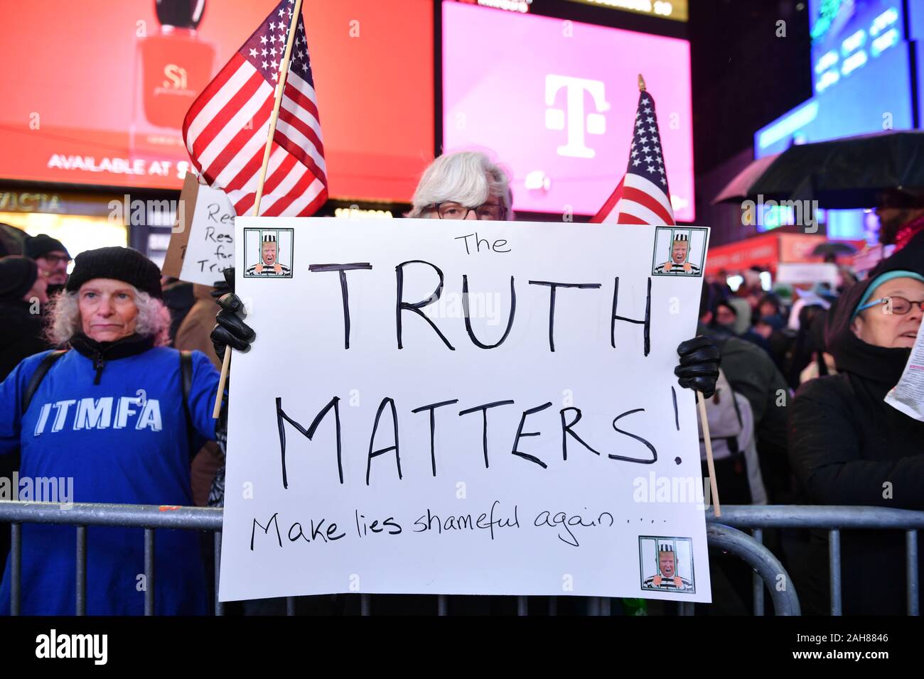 La città di New York coalizione Impeach e rimuovere join manifestazioni nazionali per chiedere la fine di Donald Trump assumerà la presidenza il 17 dicembre 2019 in T Foto Stock