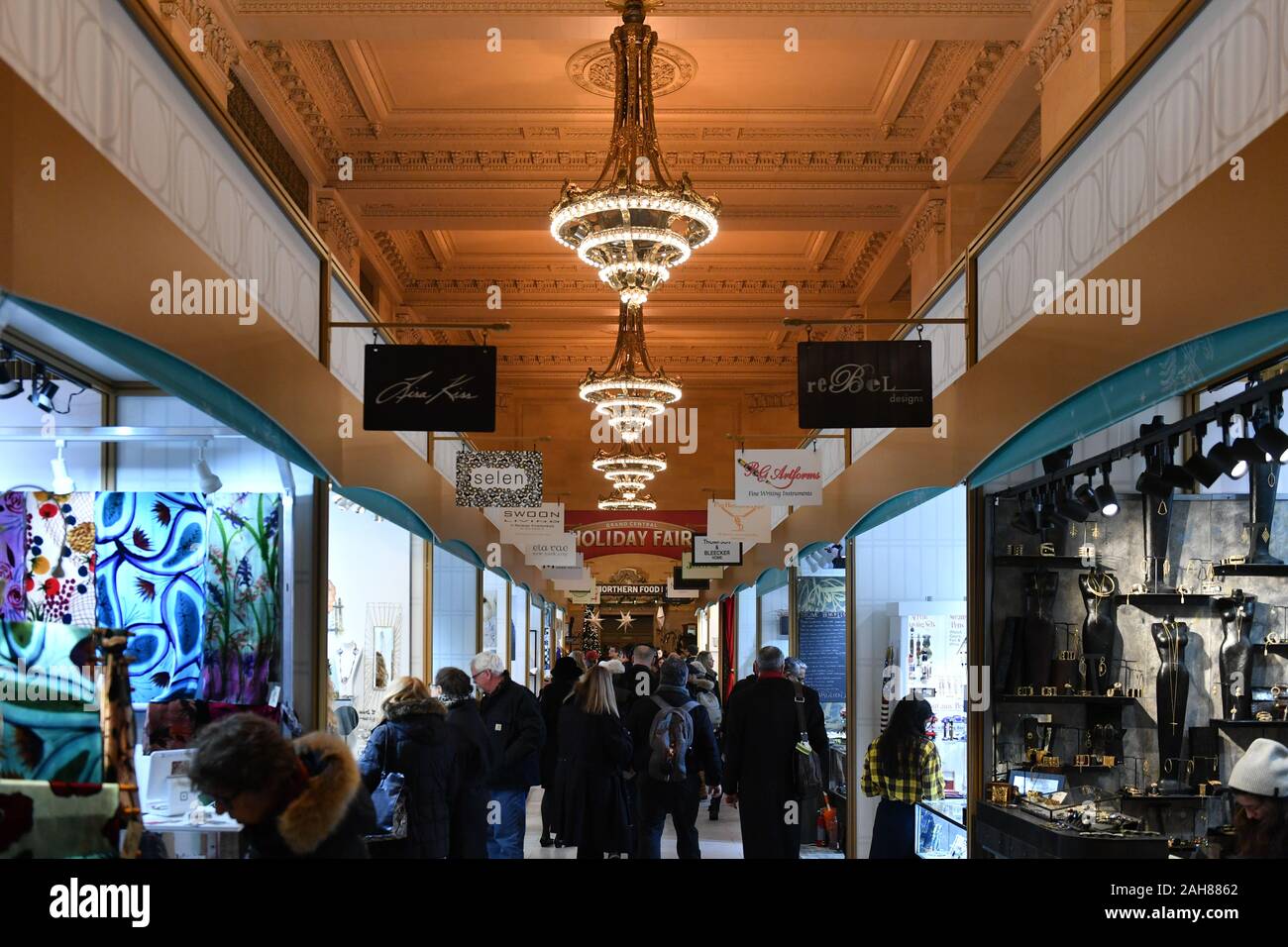 Una vista generale della Grand Central Fiera Vacanze a Vanderbilt Hall presso il Grand Central Terminal. Foto Stock