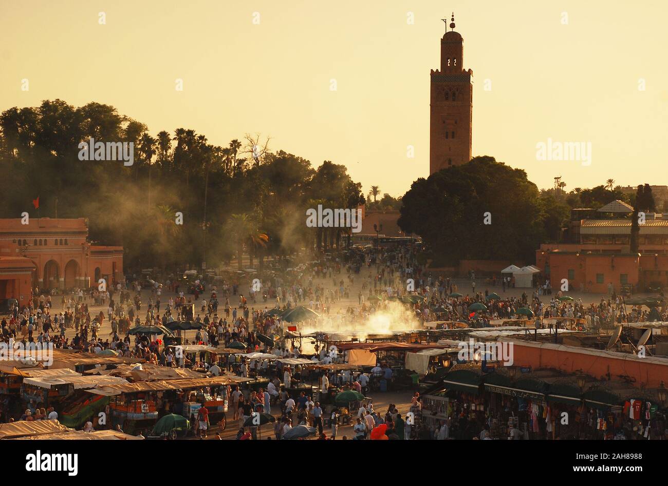 Piazza del mercato di Jemaa el Fna nella Medina, Marrakech, Marocco Foto Stock