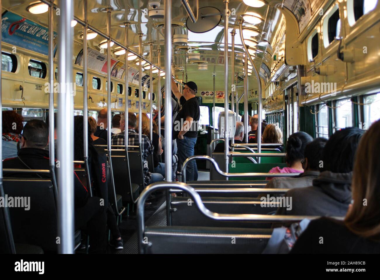 Interno di un tram d'epoca o un patrimonio tram di San Francisco, Stati Uniti d'America Foto Stock