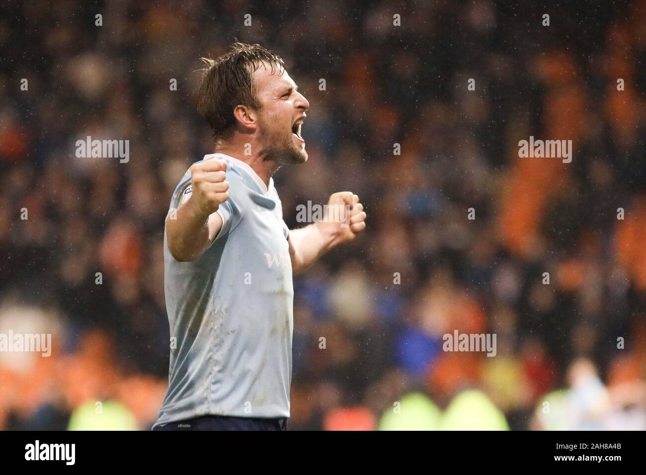 Blackpool, Regno Unito.Il 26 dicembre 2019. BLACKPOOL, INGHILTERRA - Dicembre 26th Ross Sykes di Accrington Stanley celebra dopo i suoi lati goal vincente durante la scommessa del Cielo lega 1 corrispondenza tra Blackpool e Accrington Stanley a Bloomfield Road e Blackpool giovedì 26 dicembre 2019. (Credit: Tim Markland | MI News) La fotografia può essere utilizzata solo per il giornale e/o rivista scopi editoriali, è richiesta una licenza per uso commerciale Credito: MI News & Sport /Alamy Live News Foto Stock