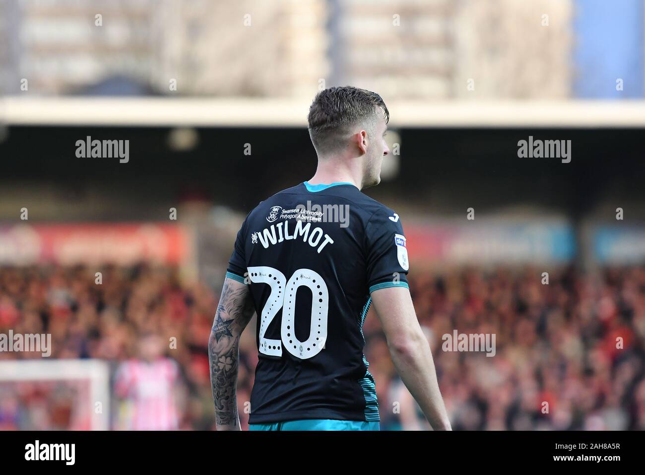 Londra, Regno Unito. Il 26 dicembre, 2019. Ben Wilmot di Swansea City durante il cielo di scommessa match del campionato tra Brentford e Swansea City al Griffin Park, Londra giovedì 26 dicembre 2019. (Credit: Ivan Yordanov | MI News)fotografia può essere utilizzata solo per il giornale e/o rivista scopi editoriali, è richiesta una licenza per uso commerciale Credito: MI News & Sport /Alamy Live News Foto Stock