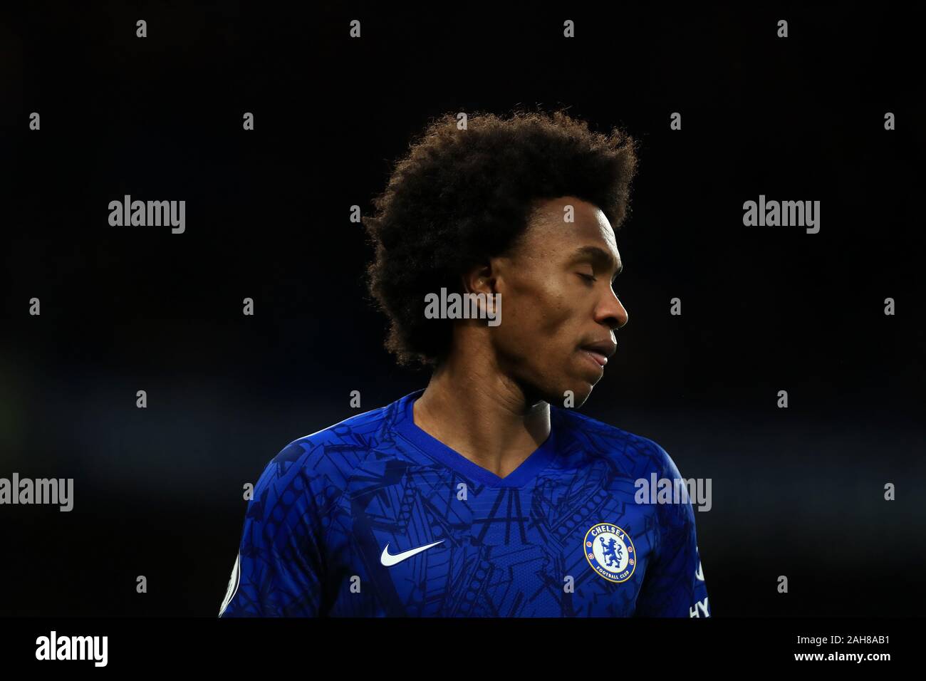 Londra, Regno Unito. Il 26 dicembre, 2019. Chelsea's Willian durante il match di Premier League tra Chelsea e Southampton a Stamford Bridge, Londra giovedì 26 dicembre 2019. (Credit: Leila Coker | MI News ) la fotografia può essere utilizzata solo per il giornale e/o rivista scopi editoriali, è richiesta una licenza per uso commerciale Credito: MI News & Sport /Alamy Live News Foto Stock