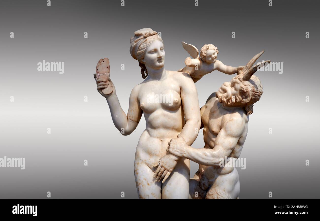 Hellenstic statua in marmo gruppo di Afrodite (Venere) con Pan e Eros, circa 100 BC, casa di Poseidonaistai di Beryttos, Delos, Atene Archa nazionale Foto Stock