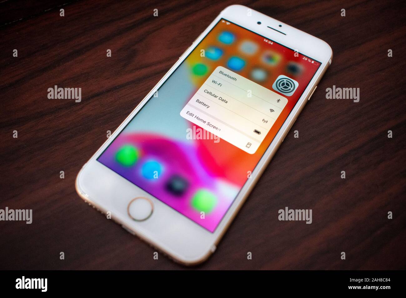 BUENOS AIRES, Argentina - 26 dicembre 2019: configurazione pop-up su iOS 13 modalità di luce. Foto Stock