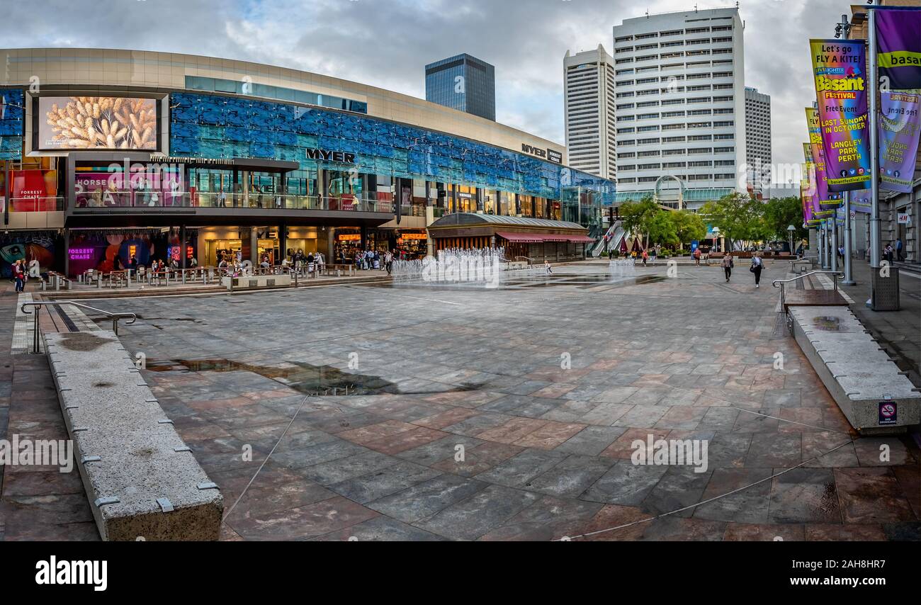 Jeppe Hein labirinto acquatico - che figurano camere - in Forrest Place, Perth, Western Australia su 23 Ottobre 2019 Foto Stock