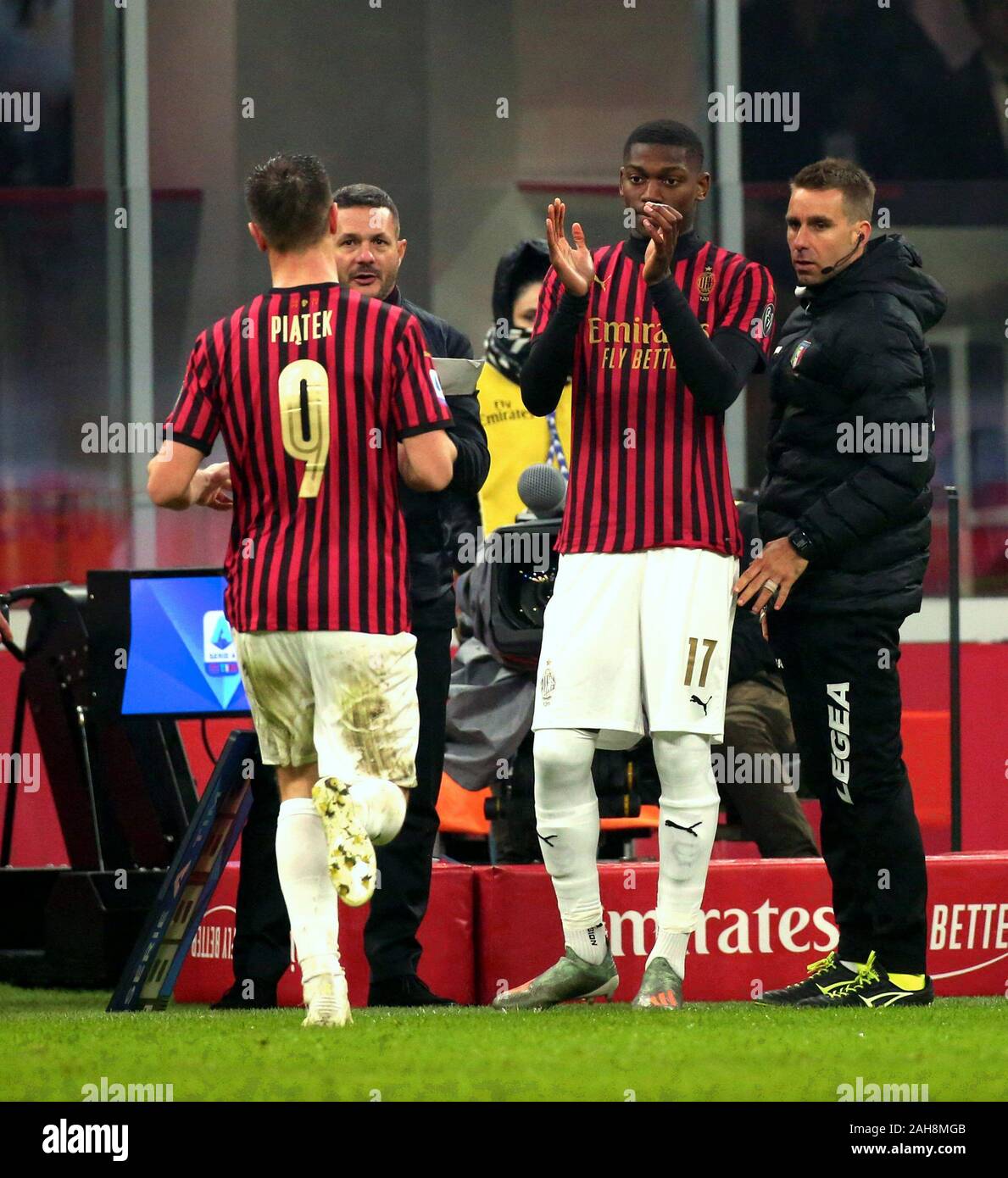 Milano, ITALIA - 15 dicembre 2019: Rafael Leeo sostituisce il compagno di squadra Krzysztof Piatek durante la Serie A 2019/2020 MILANO contro SASSUOLO allo stadio di San Siro. Foto Stock