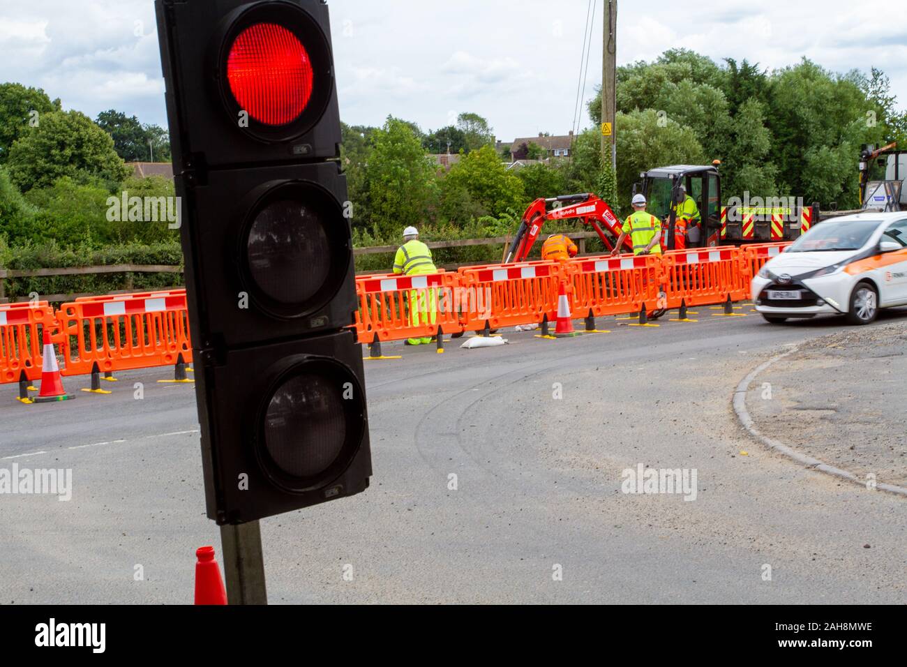 Interruzione nel Suffolk città mercato quando un bus shelter è spostato Foto Stock