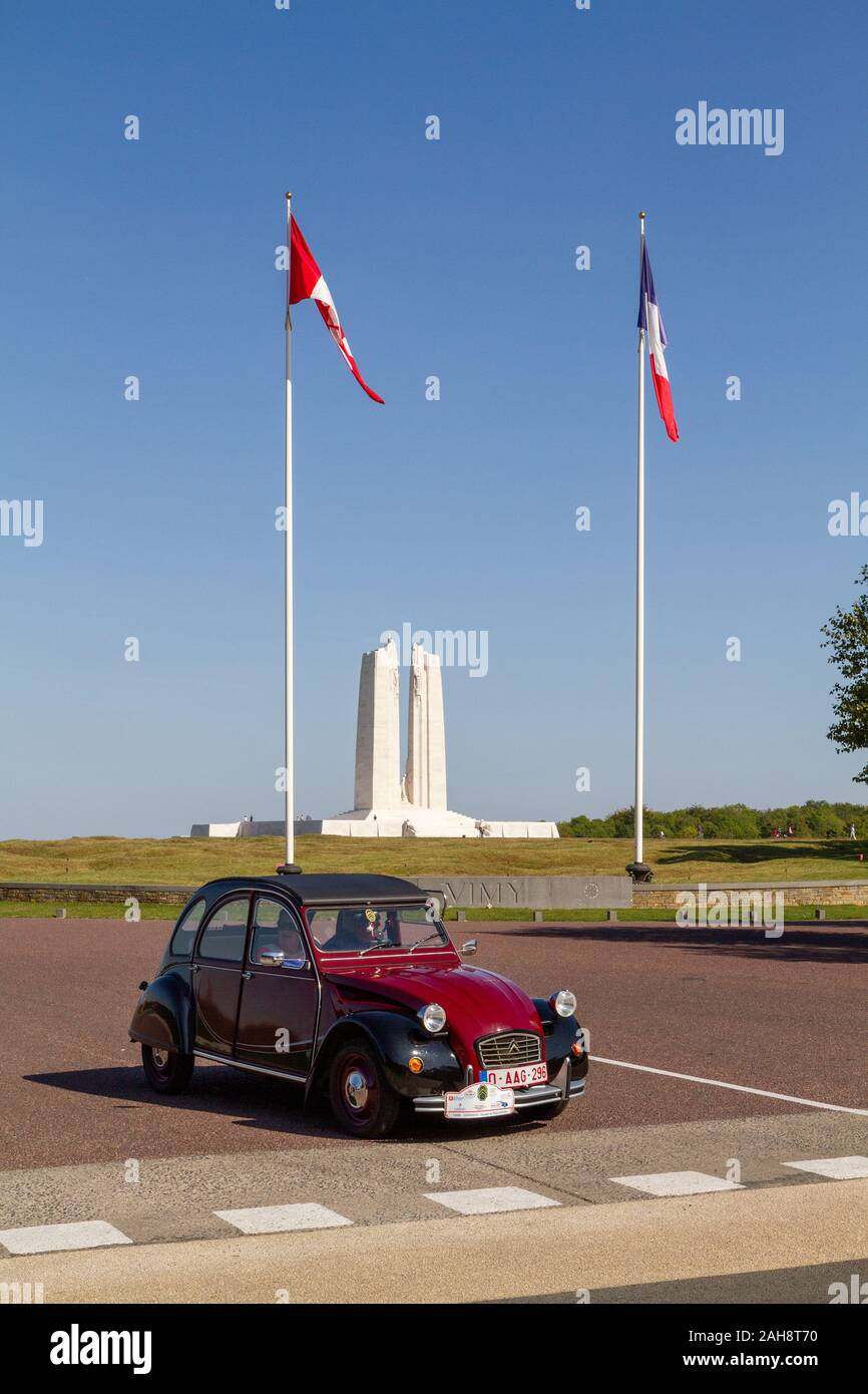 Il Canadian National Vimy Memorial (Prima Guerra Mondiale Memorial) sulla cresta di Vimy vicino alla città di Arras. Foto Stock