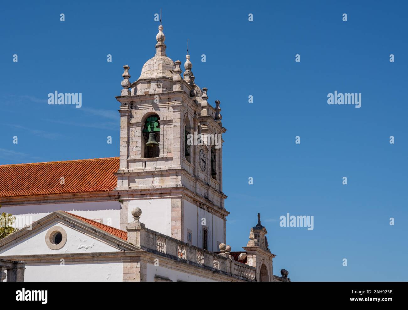 Campanili sul tetto della Nossa Senhora da Nazare chiesa Foto Stock