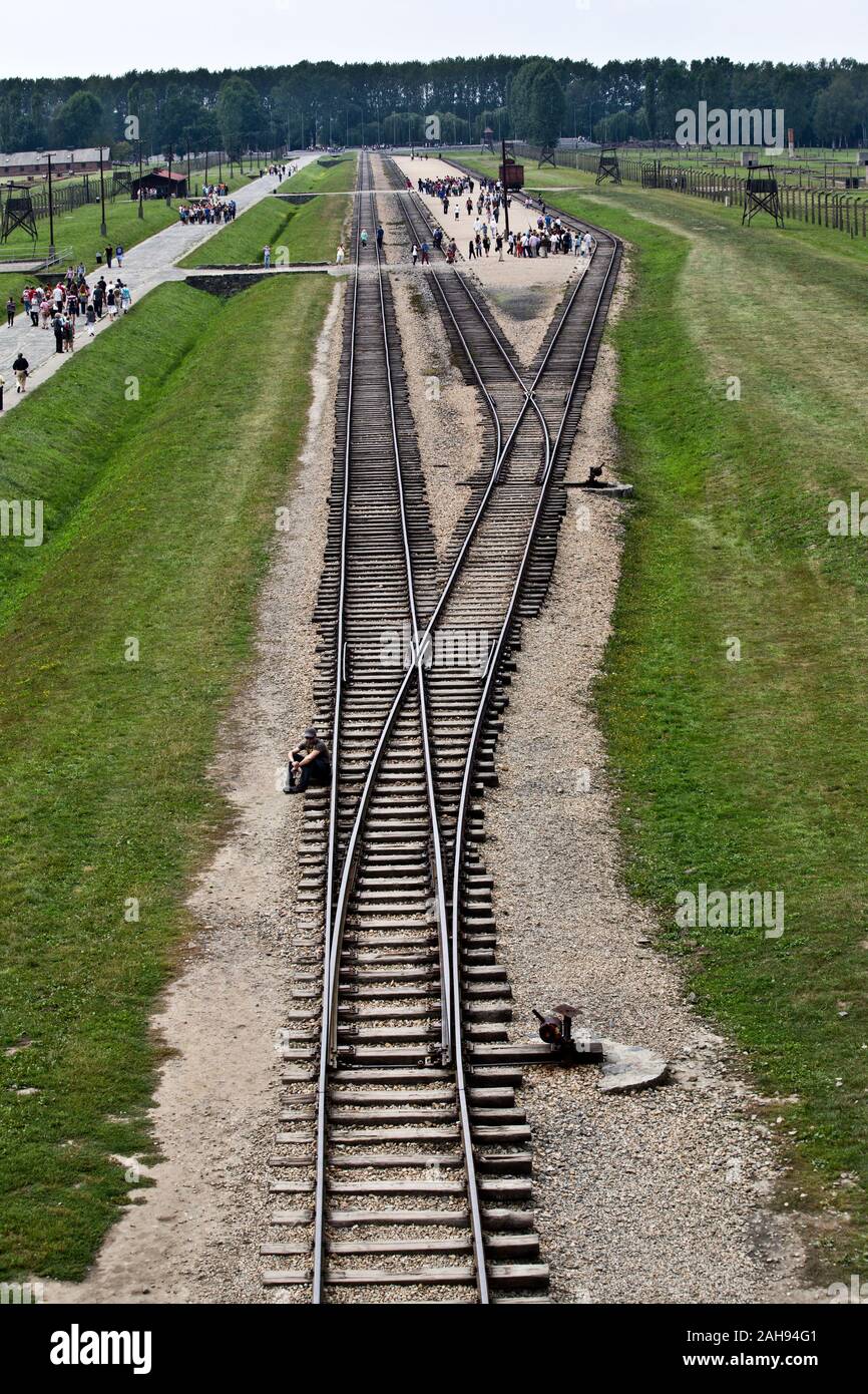 Ferrovie entrando Birkenau, Auschwitz Foto Stock