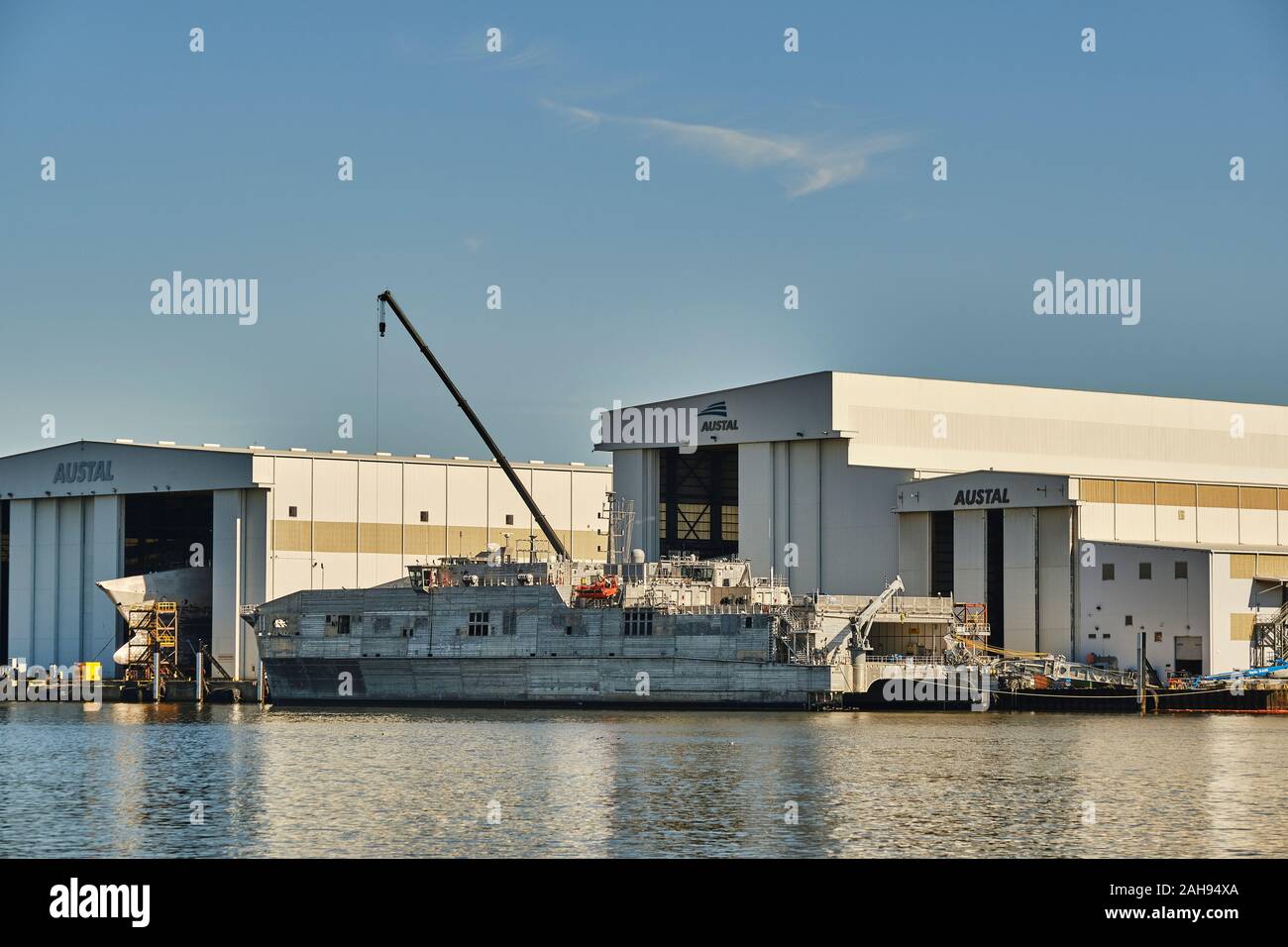 US Navy navi litorale essendo costruito in Austal nave cantiere sul Fiume Mobile nella baia di mobile, Mobile in Alabama. Foto Stock