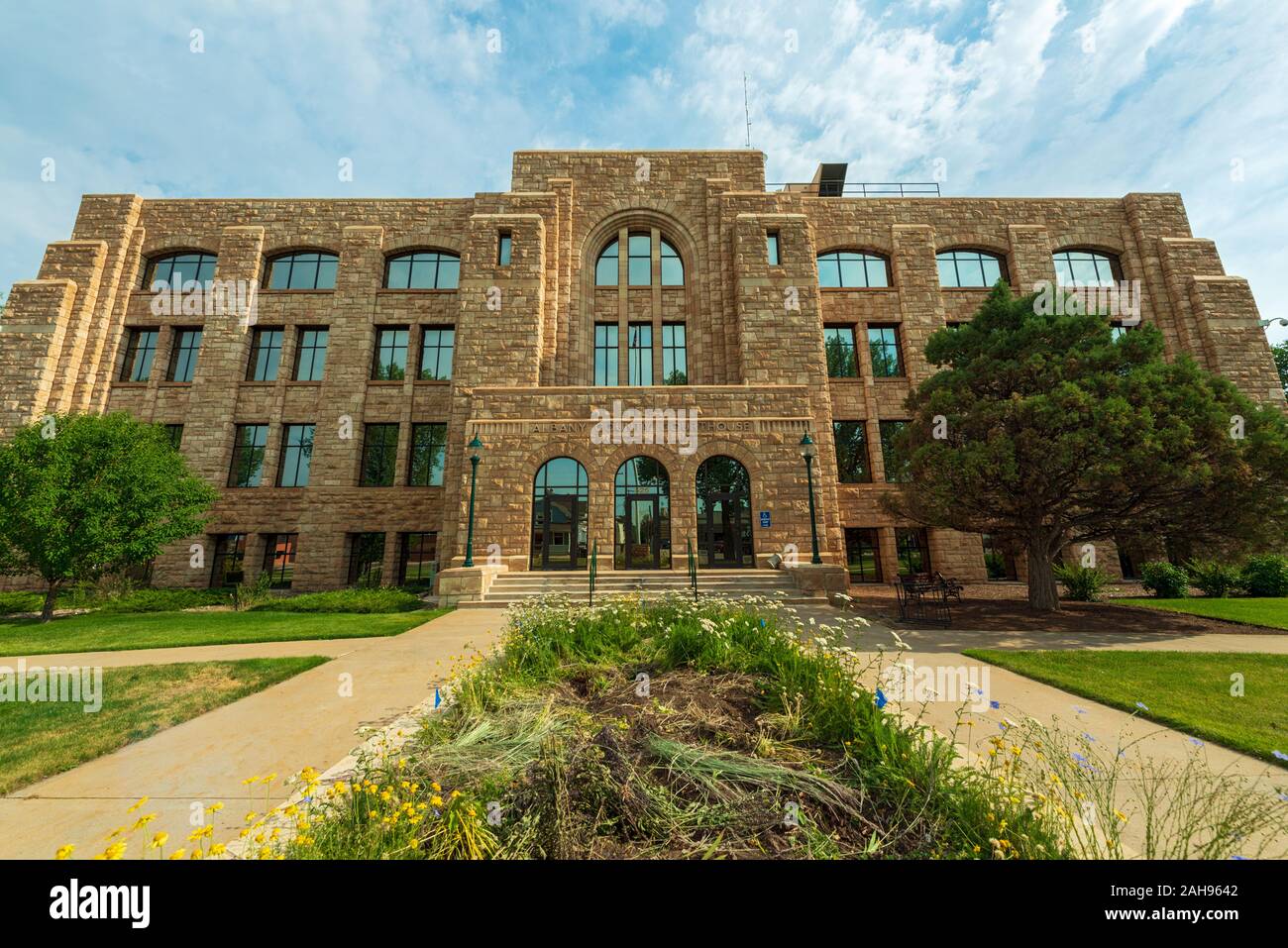 Laramie, Wyoming - Luglio 25, 2014: l'ingresso principale dell'Albany County Courthouse Foto Stock