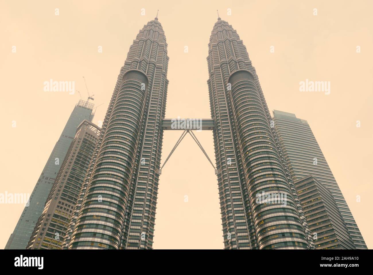 Le famose Petronas Towers di Kuala Lumpur in Malesia Foto Stock