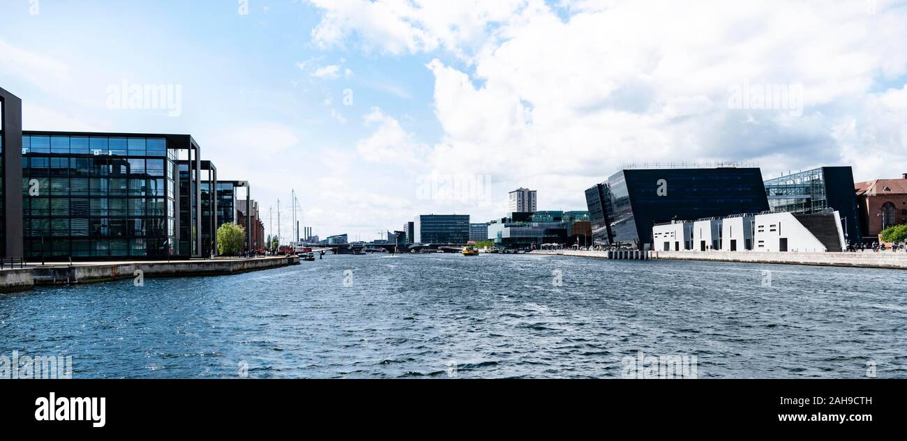 Porto, Kobenhavns Havn, Nordea Bank Headquarters e Black Diamond allegato del Danish Royal Library, Copenhagen, Danimarca Foto Stock