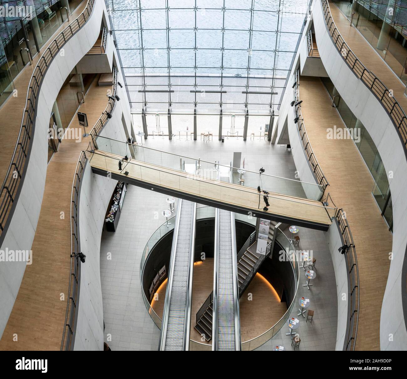 Moderna estensione black diamond, vista interna, Danish Royal Library, Copenhagen, Danimarca Foto Stock