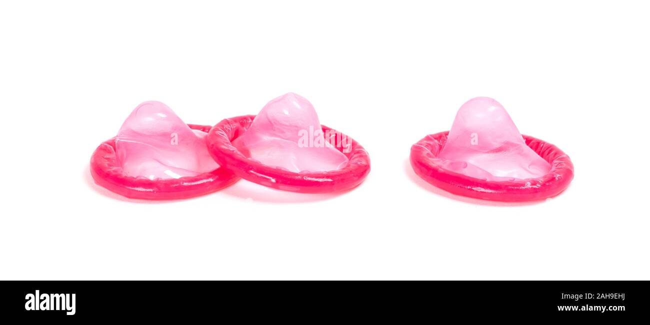 Red preservativo, isolato su uno sfondo bianco Foto Stock