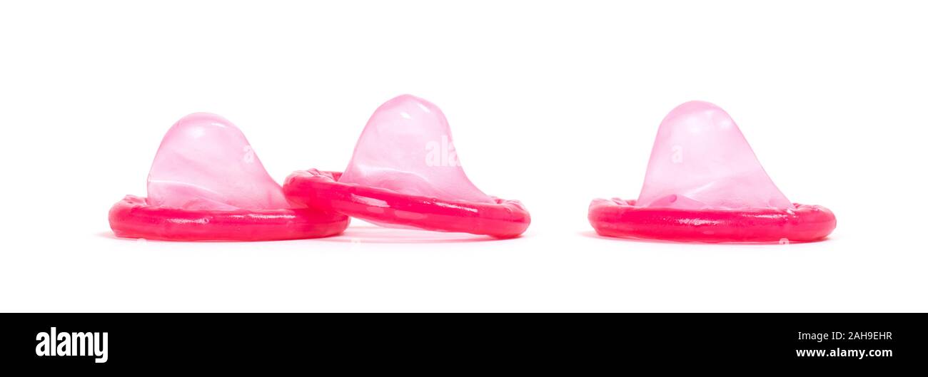 Red preservativo, isolato su uno sfondo bianco Foto Stock