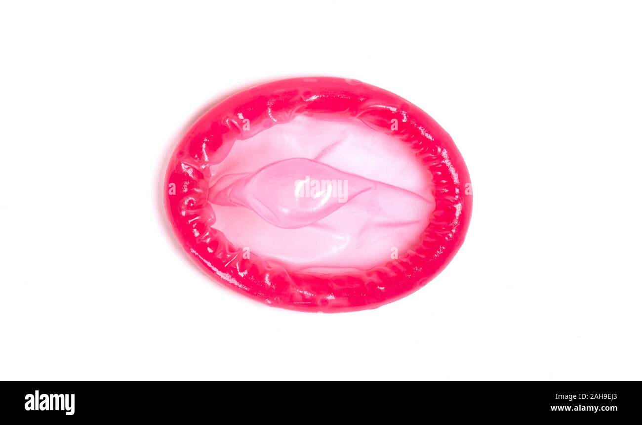 Red preservativo, isolato su uno sfondo bianco Foto Stock
