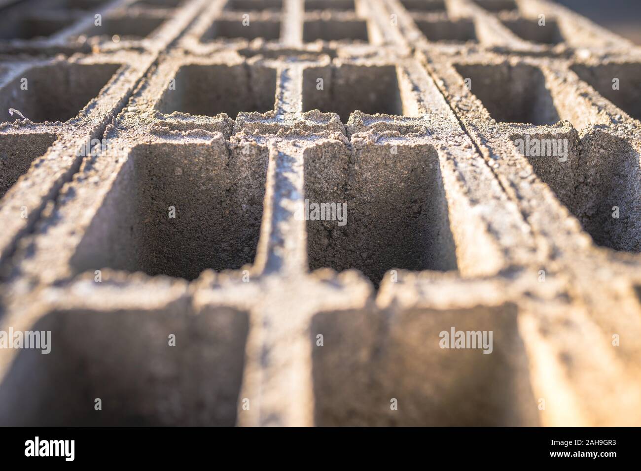 Blocco di calcestruzzo mattoni in stack per la costruzione di pareti. Blocco di calcestruzzo, blocchi di scorie, blocchi breeze, blocchi di cava, Besser blocchi o Besser muro in mattoni Foto Stock