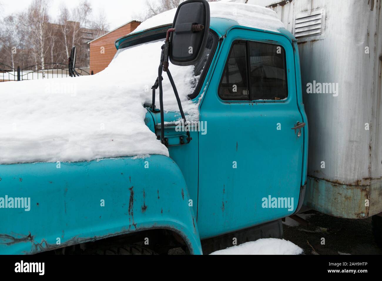 Vecchio carrello sovietico. Carrello blu. Foto Stock
