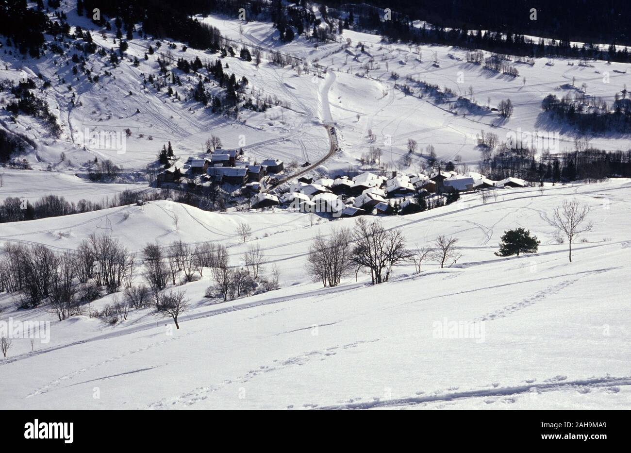 Escursioni con le racchette da neve a navate in Savoie Foto Stock