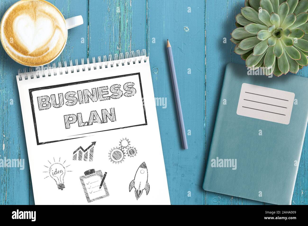 Strategia di business concetto, vista dall'alto del business plan sul blocco note su tavola in legno rustico Foto Stock