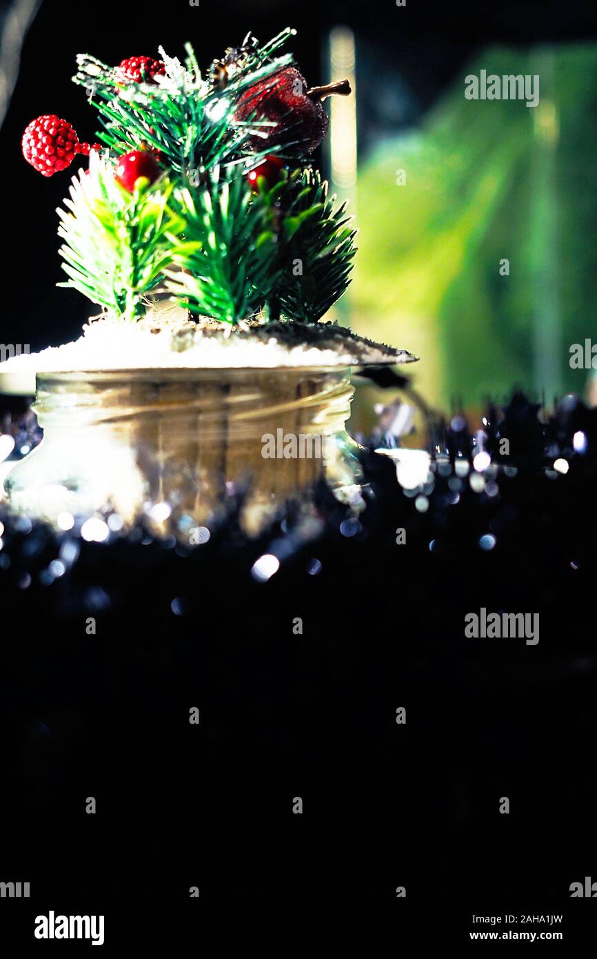 Felice anno nuovo bonsai artificiale albero di Natale sfondo della composizione Foto Stock