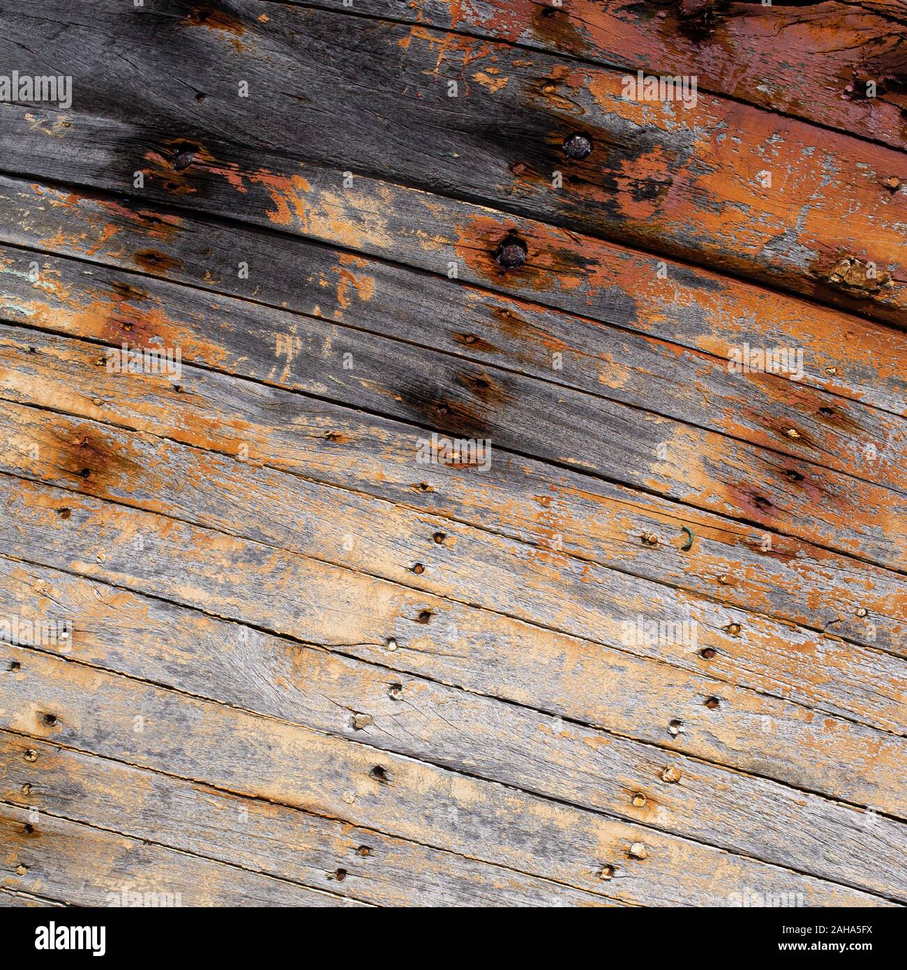 Peeling vernice marrone texture di sfondo con dure shaddows Foto Stock