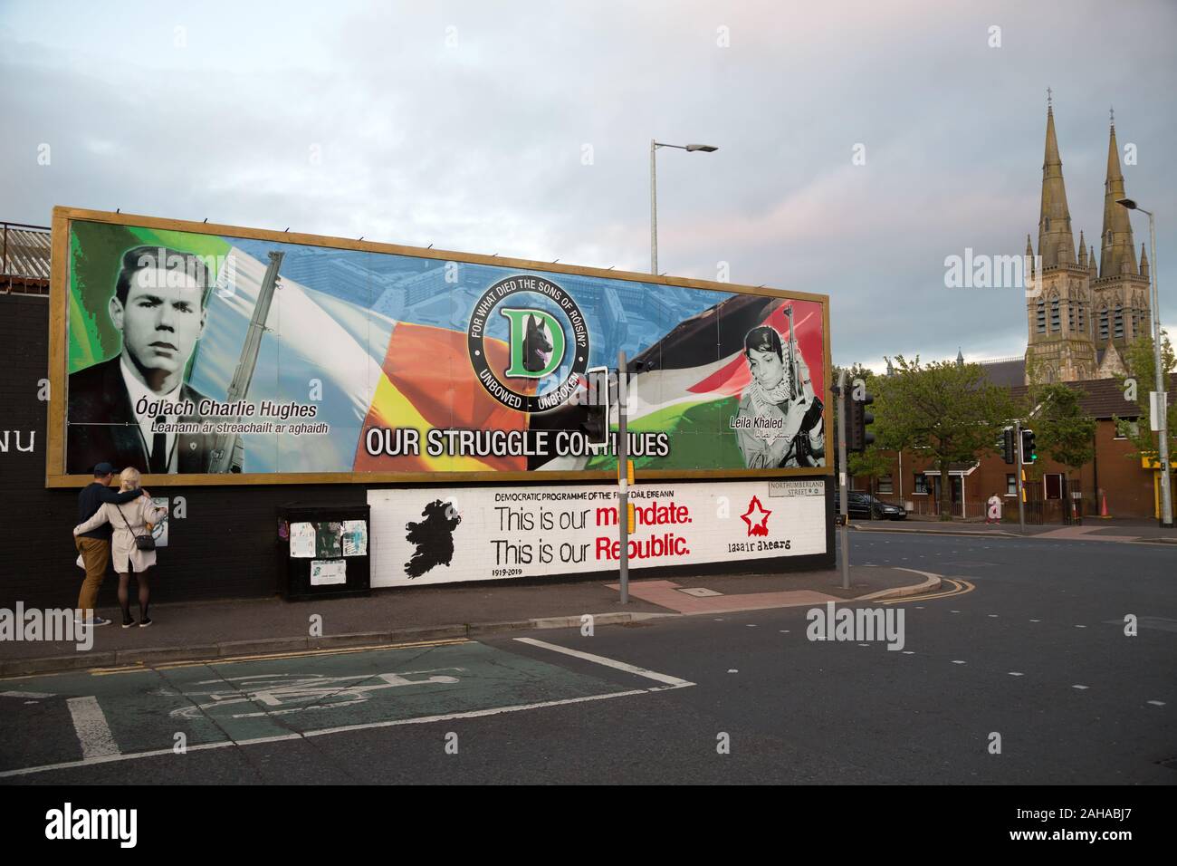 13.07.2019, Belfast, Irlanda del Nord e Gran Bretagna - politico murale, Falls Road, Occidente Cattolico di Belfast. Le pitture murali sono state dipinte in segno di protesta e sono Foto Stock