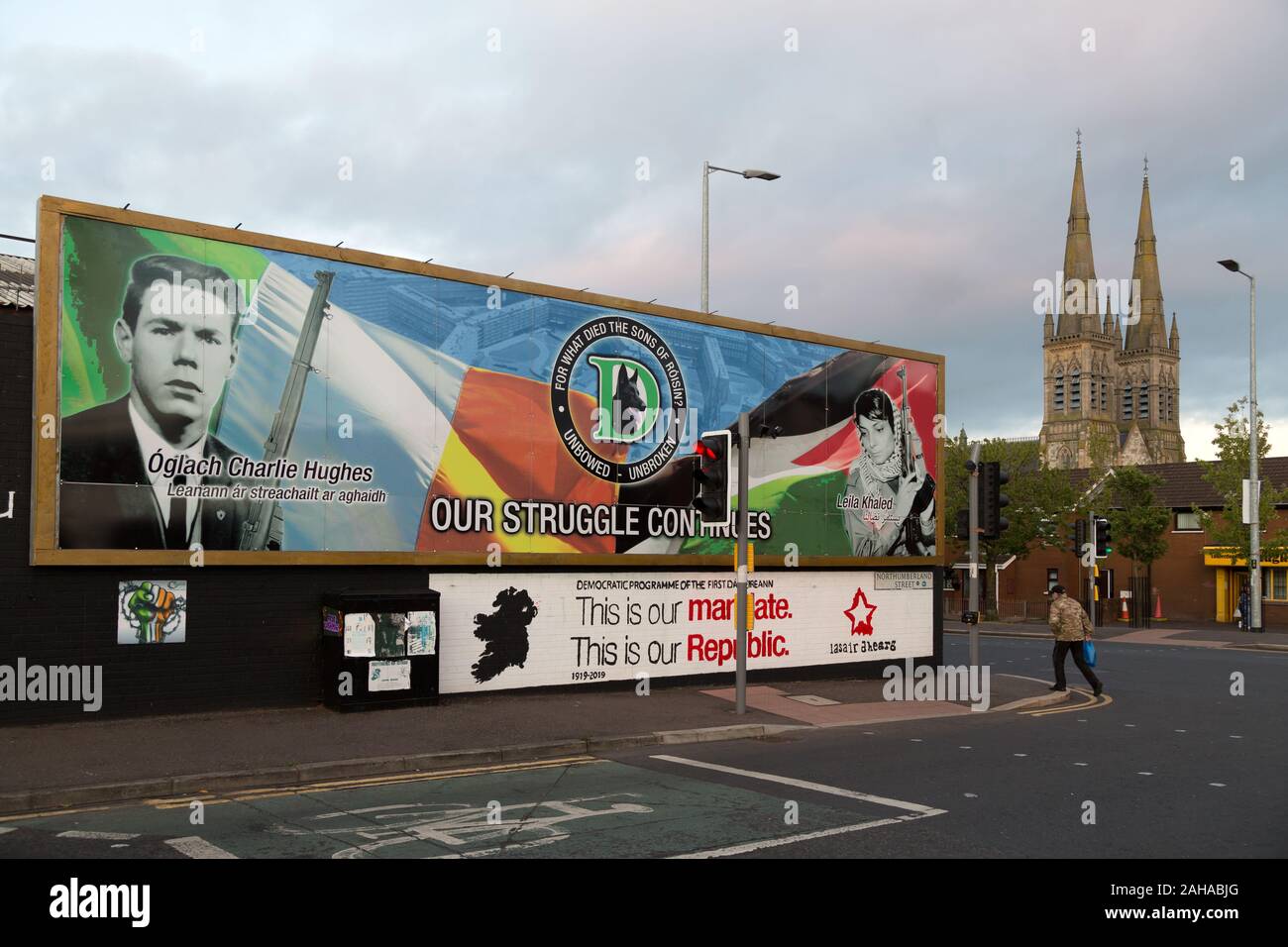 13.07.2019, Belfast, Irlanda del Nord e Gran Bretagna - politico murale, Falls Road, Occidente Cattolico di Belfast. Le pitture murali sono state dipinte in segno di protesta e sono Foto Stock