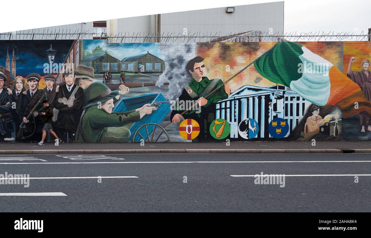 13.07.2019, Belfast, Irlanda del Nord e Gran Bretagna - politico murale, Falls Road, Occidente Cattolico di Belfast. Le pitture murali sono state dipinte in segno di protesta e sono Foto Stock