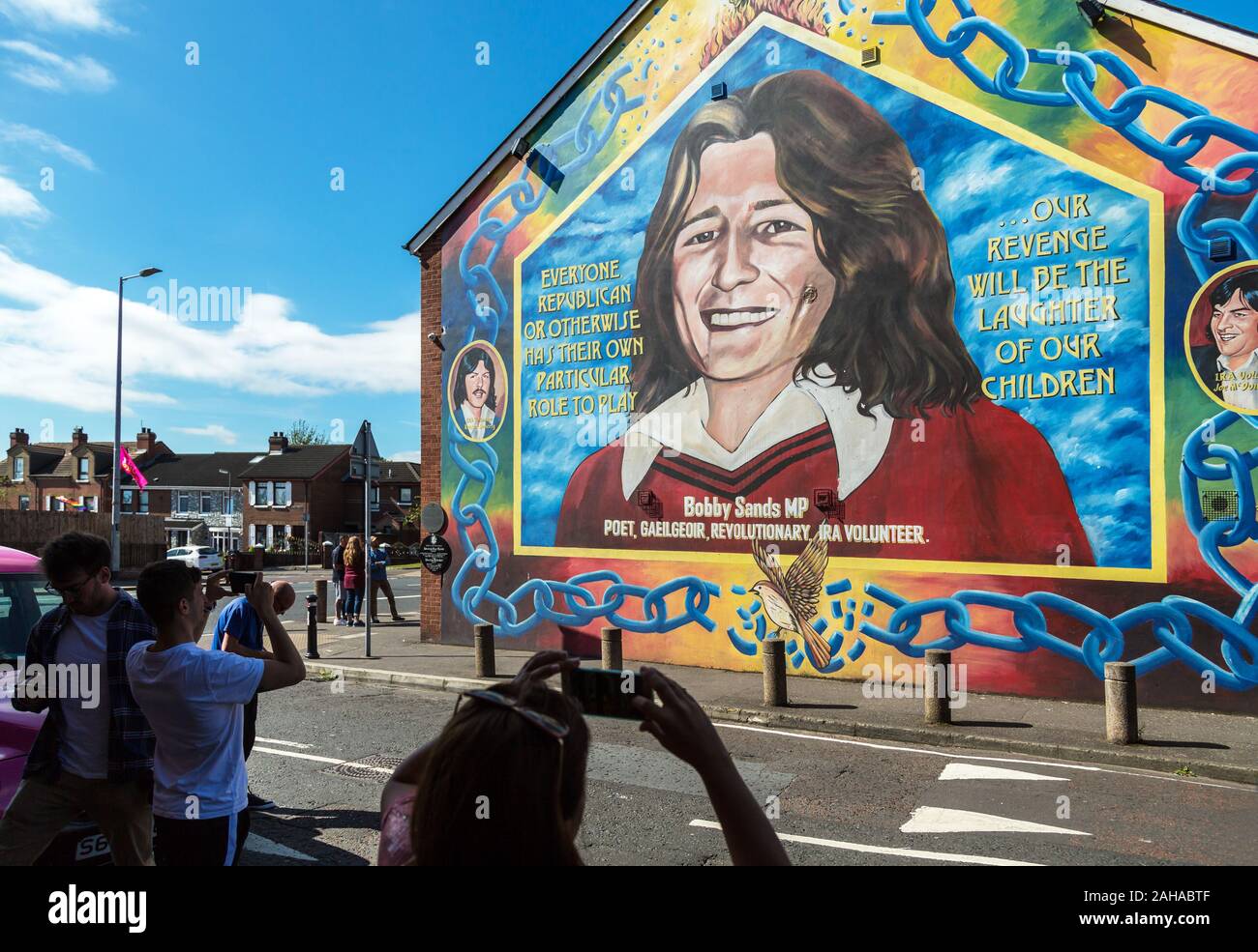 14.07.2019, Belfast, Irlanda del Nord e Gran Bretagna - Sinn Fein edifici con ritratto di Bobby Sands di Falls Road, Occidente Cattolico di Belfast. Il Foto Stock