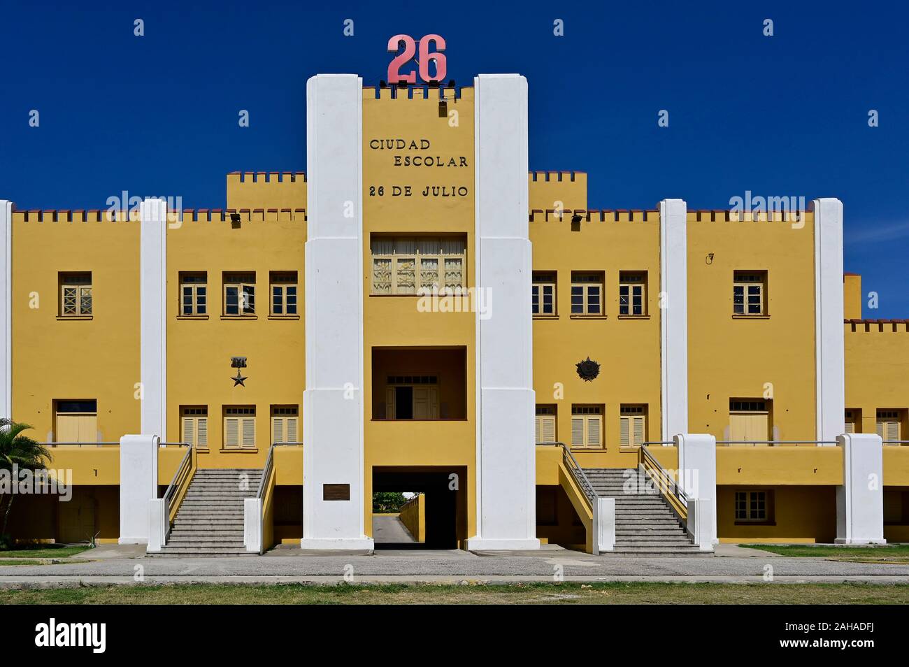 01.08.2019, Santiago de Cuba Santiago de Cuba, Cuba - Vista della ex caserma Moncada del dittatore Batista. Oggi ospita la storica mus Foto Stock