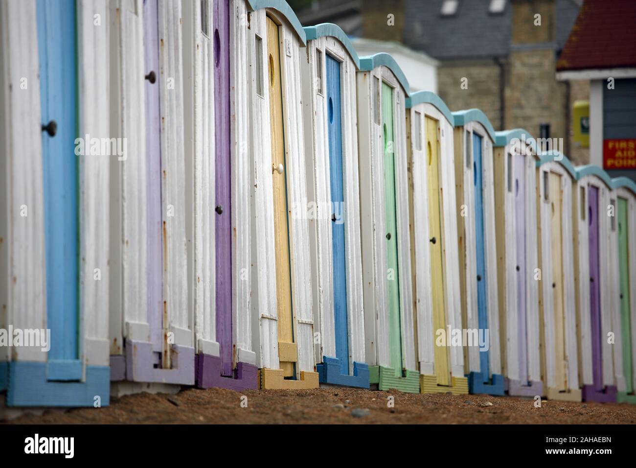 27.05.2017, Ventnor, Isle of Wight, Gran Bretagna - Stabilimenti balneari sulla spiaggia. 00S170527D086CAROEX.JPG [modello di rilascio: non applicabile, proprietà Foto Stock