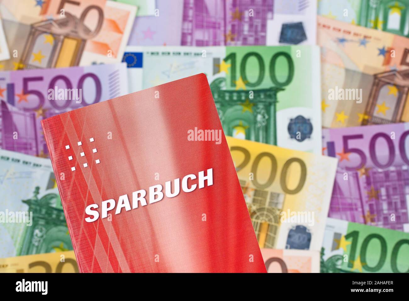 Sparbuch mit Euro Banknoten, 100er, 200er, 500er, Geldscheine, Foto Stock