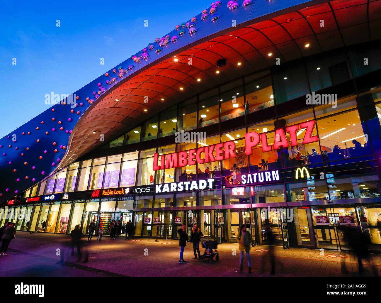 06.11.2019, Essen, Nord Reno-Westfalia, Germania - piazza Limbecker Platz, inner city shopping centre. 00x191106D008CAROEX.JPG [modello di rilascio: NO, proprietà Foto Stock