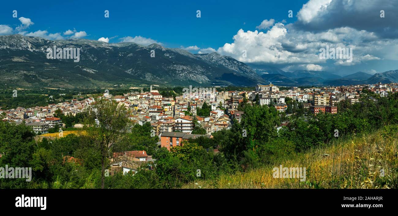 Vista panoramica di Pratola Peligna. Abruzzo, Italia Foto Stock